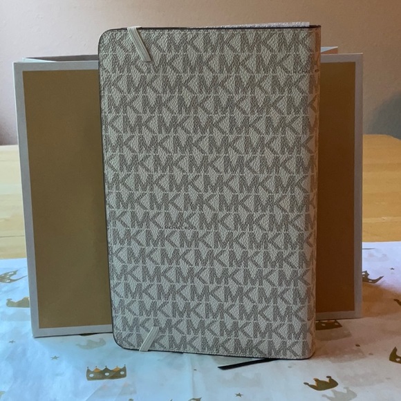 📔MICHAEL KORS NOTEBOOK 📔 NWT 📔 - Picture 9 of 16